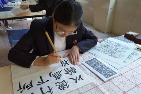 江岸区第34届“马良杯”少儿书画比赛来啦 看孩子们如何“对画”武汉_湖北频道_凤凰网