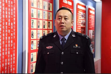 义乌市副市长、公安局长江栋为“1·25”专案组授奖