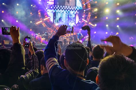 音乐节演唱会歌谣季狂热的舞台现场和观众高清图片下载-正版图片500944355-摄图网