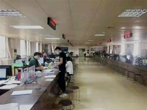 云浮市行政服务中心推行延时服务，每天累计一小时