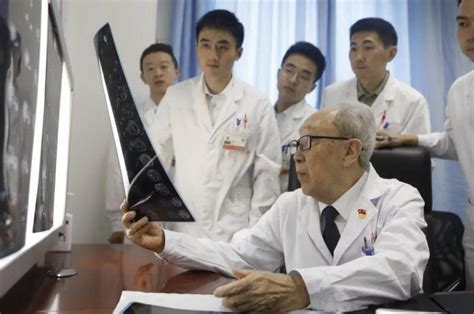 “中国肝胆外科之父”吴孟超院士逝世，他创立了中国第一个肝胆外科|界面新闻