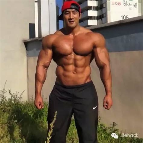 韩国最强壮健身男模黄哲勋，劲爆肌肉碾压欧美人！_17健身网