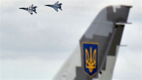 空中比武曾两次击败美国的F-15，乌克兰一战机在波兰秀技_手机新浪网