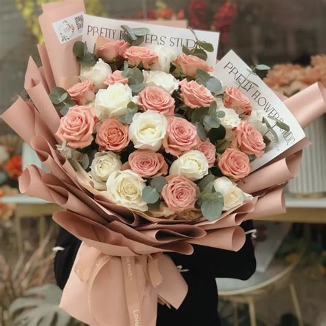 16朵卡布奇诺13朵白玫瑰混搭 +尤加利叶 款式颜色 如图做 花材新鲜 饱满做好回图 营养花瓣摘干净订单详情-花娃-中国最大花店加盟平台