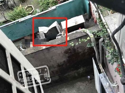 福州上海新苑一女子从29层坠楼身亡，楼底空调外机被砸到变形_坠楼者