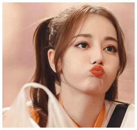 甜美女生嘟嘴头像只有嘴