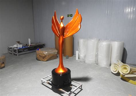 小金人雕塑-人物雕塑-深圳市龙翔玻璃钢工艺有限公司