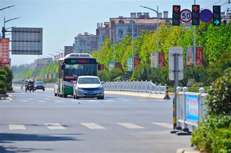 深圳成全球首个公交全电动化大城市 出租车也将全面纯电动化