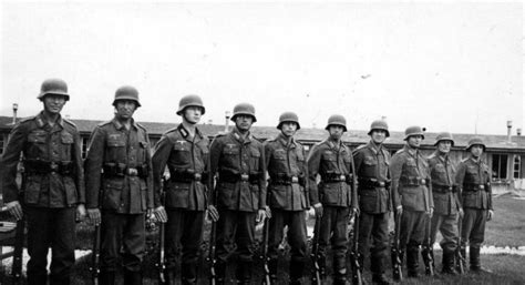 二战时期的德国党卫军是什么部队，和德国国防军有什么区别|魏玛共和国|党卫军|冲锋队_新浪新闻