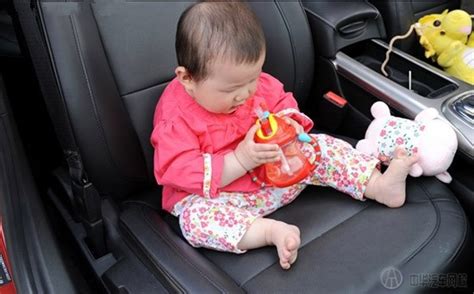 【大黎里】吴江3岁孩子“开车”撞人！事故现场全程曝光，黎里家长也要注意_女士