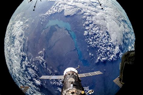 从太空看地球：NASA发布宇航员拍摄的最新震撼照片