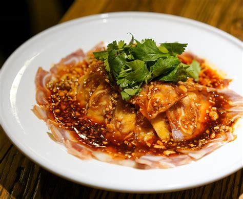 闻名云南保山的6大特色美食，第4种是保山人的心头好，你吃过吗？_口感_调料_薄片