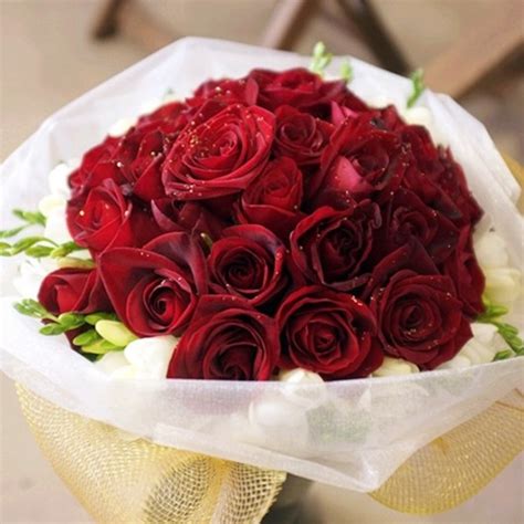 9朵红玫瑰花束B款-9朵红玫瑰，搭配尤加利。-全国送货上门优惠价格:218元-168鲜花速递网。