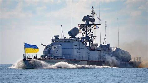 乌克兰军舰靠近刻赤海峡 地区紧张局势加剧_凤凰网