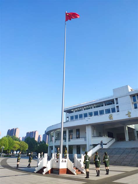 我校举行新学期升旗仪式-山东财经大学燕山学院