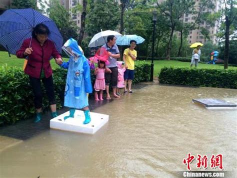 狂风暴雨突袭武汉！今天这条暴雨带在这里徘徊|武汉市|冰雹|贵州省_新浪新闻