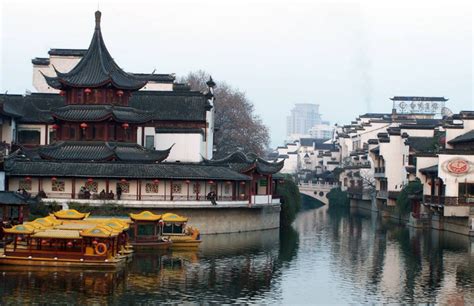 航拍南京鸡鸣寺大雄宝殿太阳宫视频素材,延时摄影视频素材下载,高清1920X1080视频素材下载,凌点视频素材网,编号:644447