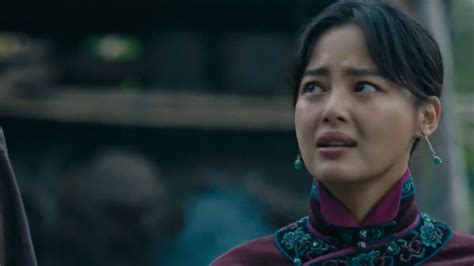 《怒晴湘西》的女主角红姑娘由辛芷蕾饰演，她在剧中和鹧鸪哨有一段感情戏，她的出现也是为《怒晴湘西》添了一抹亮色。