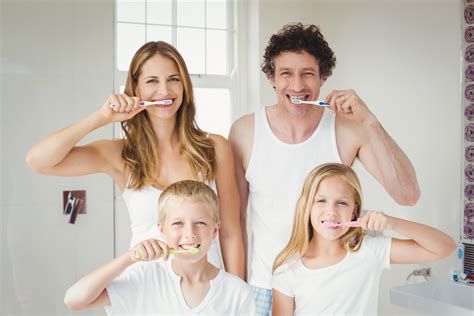 晚上不刷牙就睡觉会怎样？或将面临4个后果，早做了解|刷牙|细菌|口腔_新浪新闻