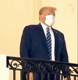 特朗普返回白宫，媒体拍下他“摘下口罩”一幕_凤凰网