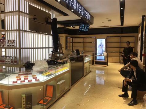 烟酒区-展柜制造-经典案例-案例-上海雅逸装饰集团