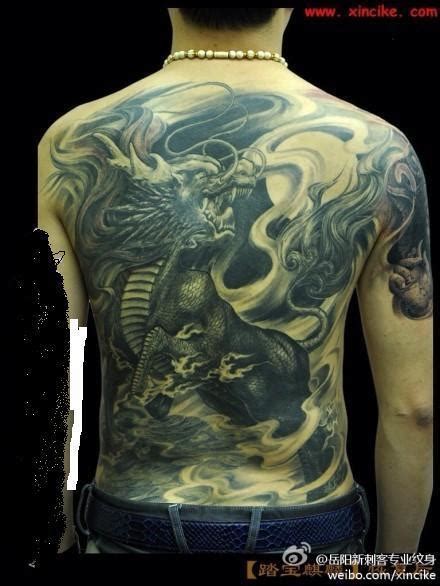 腿部中式传统龙纹身图案割线视频 - 广州纹彩刺青