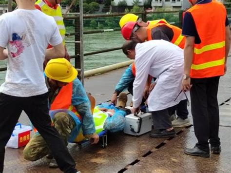 永兴县城至灵坎桥公路工程项目部开展高空坠落应急救援演练