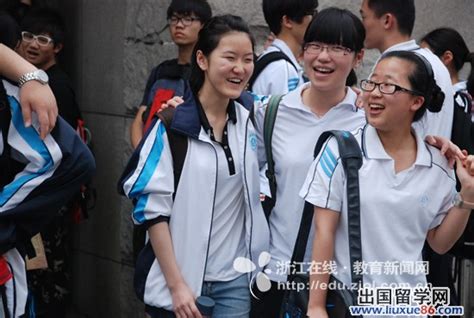 他们的新高考“结束”，女生跳到爸爸背上大喊“我毕业了”！_衡东县_湖南频道_红网