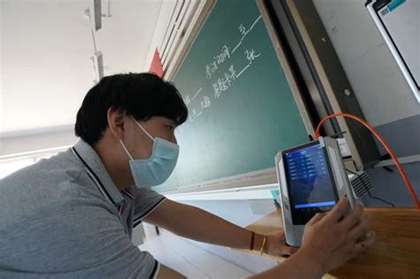 实拍 | 北京一五九中高考点考场布置现场_京报网