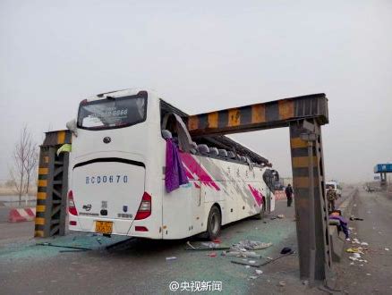 天津大巴车撞上限高杆 致2人死多人受伤——人民政协网