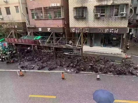 广州一“充电桩消防示范点”凌晨失火，多辆电动车被烧毁_白云区_火灾_自行车