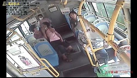 洛阳公交车上孩子突然昏迷，公交车内上演生死救援-大河网