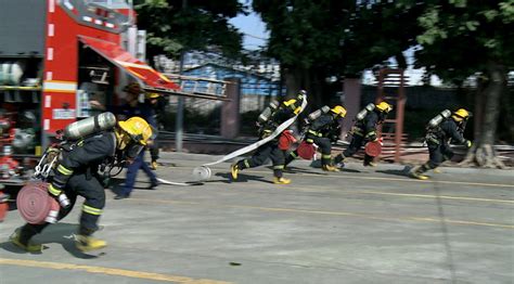 消防员空降QQ带你360度参观消防站 这场科普活动有点酷！_深圳新闻网