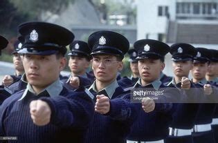 70年代加入皇家香港警察的条件：年龄18-25岁之间，小学5年级+即可|香港警察|皇家|年级_新浪新闻