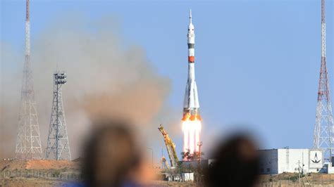 俄罗斯用“质子-M”运载火箭发射一枚“快车-AM6”通讯卫星 - 神秘的地球 科学|自然|地理|探索
