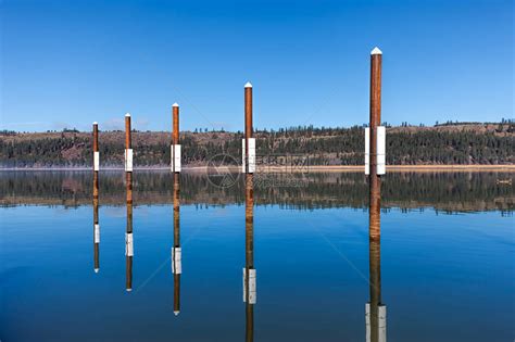 环绕爱达荷州CoeurdAlene湖的游轮巡航高清图片下载-正版图片503604092-摄图网