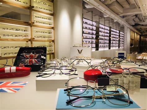 眼镜店设计，眼镜店效果图|空间|室内设计|YUE商业展示设计 - 原创作品 - 站酷 (ZCOOL)