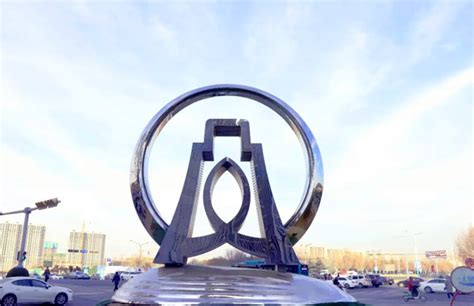 汉峪金谷巨型标识雕塑亮相经十东路_济南高新控股集团有限公司