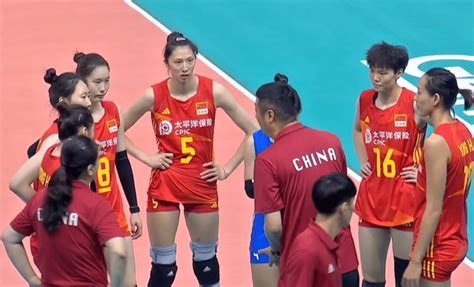 亚洲排球锦标赛：中国女排4连胜 提前锁定四强_东方体育