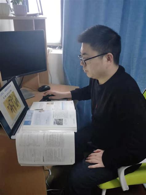 如何“宅”出意义？郑州市第二高级中学教师试课忙起来 - 疫情防控 郑州教育在行动 - 郑州教育信息网