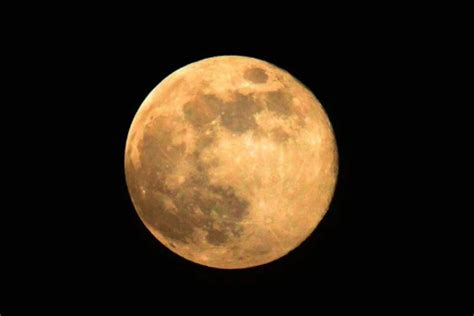 仿写比喻句 例:圆圆的月亮像月饼，高高地挂在天空 写1个这种的。急-百度经验