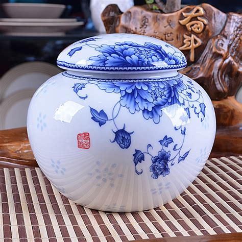 广西省陶瓷艺术大师陈梅设计制作的坭兴陶作品欣赏