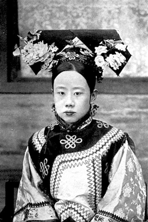 老照片上活的历史：大清朝女性的真实穿戴 _家具