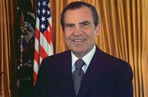 历史上的今天9月26日_1960年约翰·肯尼迪和理查德·尼克松进行美国历史上首次总统候选人全国电视辩论。