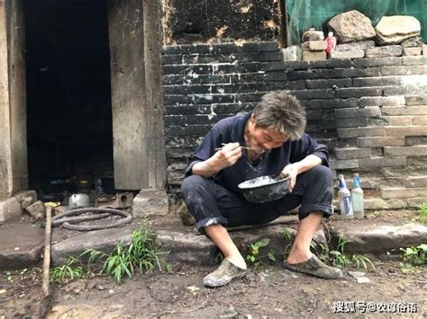 腾蛇入口面相图片
