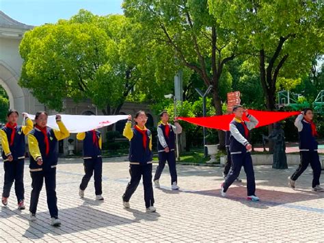 共康中学2020级西藏班新生抵沪入学_上海火车站