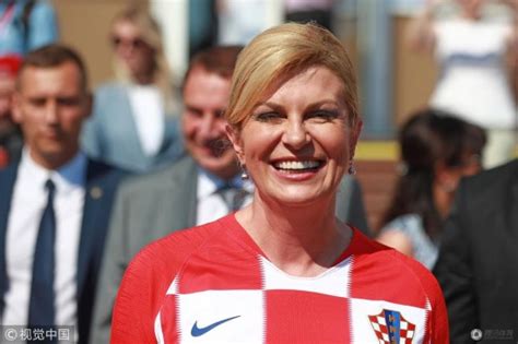 克罗地亚挺进四强 美女总统激情庆祝上热搜