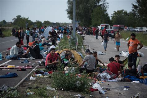 塞尔维亚 - 难民危机 - 匈牙利边境冲突高清摄影大图-千库网
