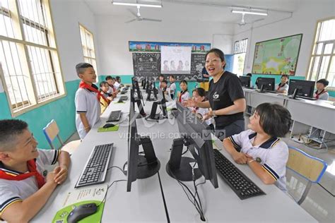 江西抚州：绿色电脑教室助力乡村教育-人民图片网