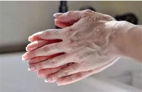 手背上有很多青筋鼓起，这是血管疾病？原来是这3个原因导致|血管|青筋|手背_新浪新闻